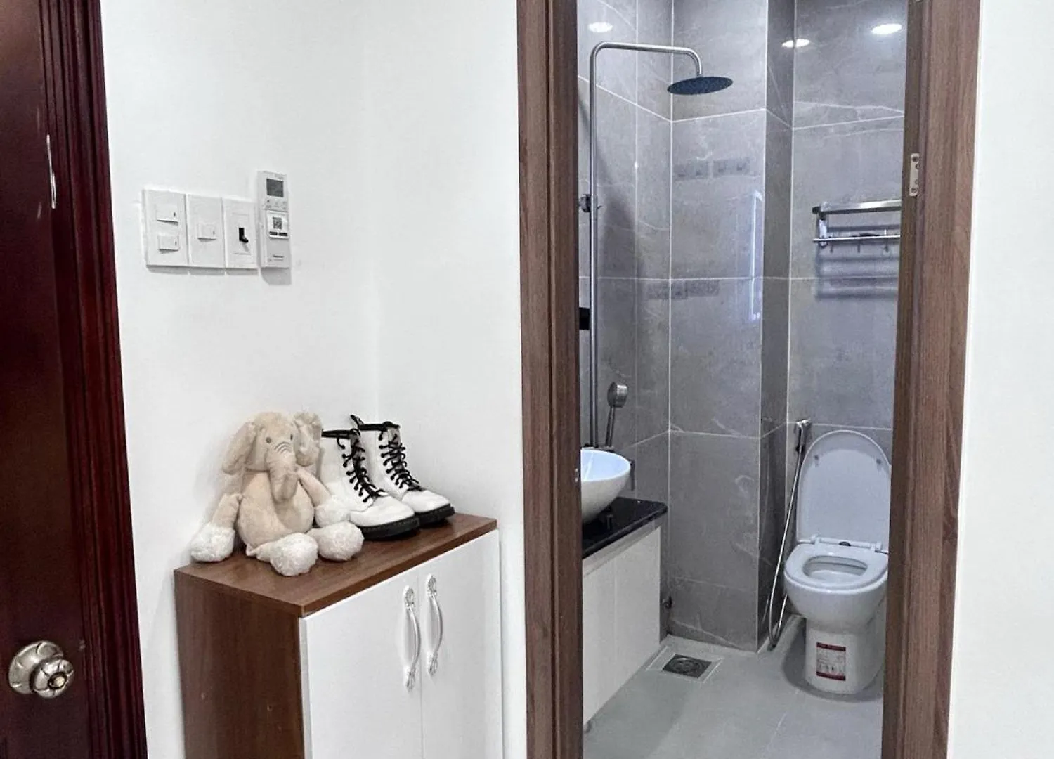 Cozy Room With Balcony Central 10Mins To Airport Maihouse Ho Chi Minh City Guest house