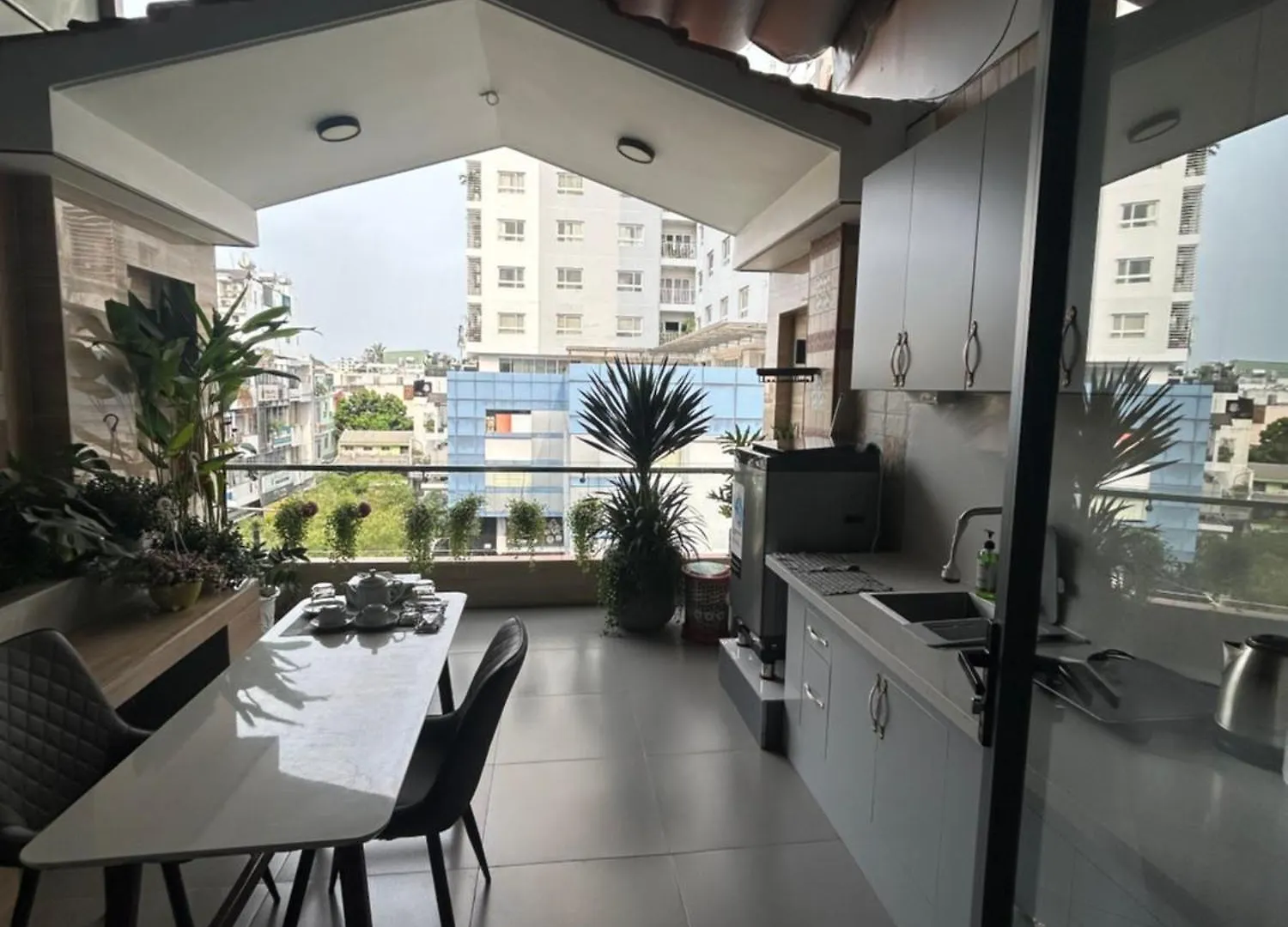 Cozy Room With Balcony Central 10Mins To Airport Maihouse Ho Chi Minh City Guest house